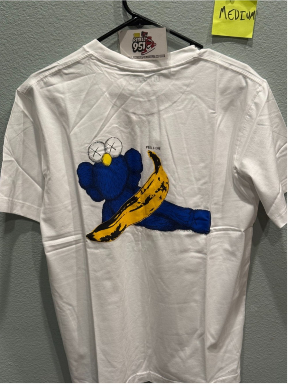 Uniqlo KAWS Banana Graphic Tee 341-471321 medium Size